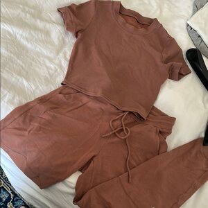 Alo Yoga M Rust Short Sleeve Lounge Set